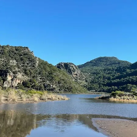 Отель Kamarca House